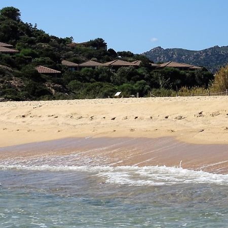Case Sul Mare Residenze Di Bes Chia Exterior photo