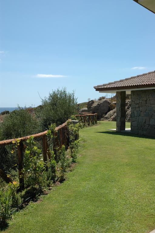 Case Sul Mare Residenze Di Bes Chia Exterior photo