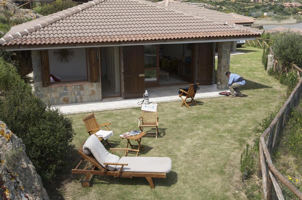 Case Sul Mare Residenze Di Bes Chia Exterior photo