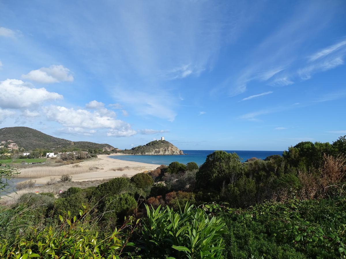 Case Sul Mare Residenze Di Bes Chia Exterior photo