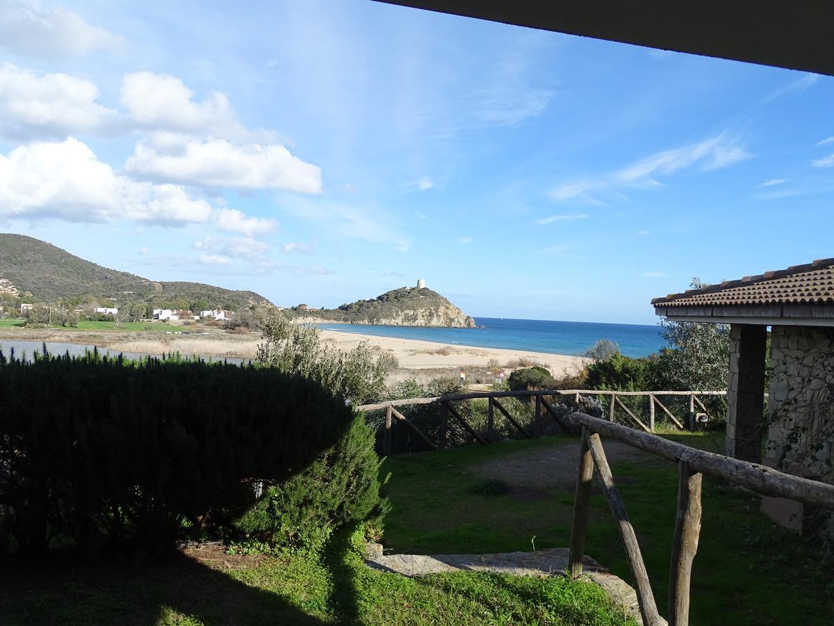 Case Sul Mare Residenze Di Bes Chia Exterior photo