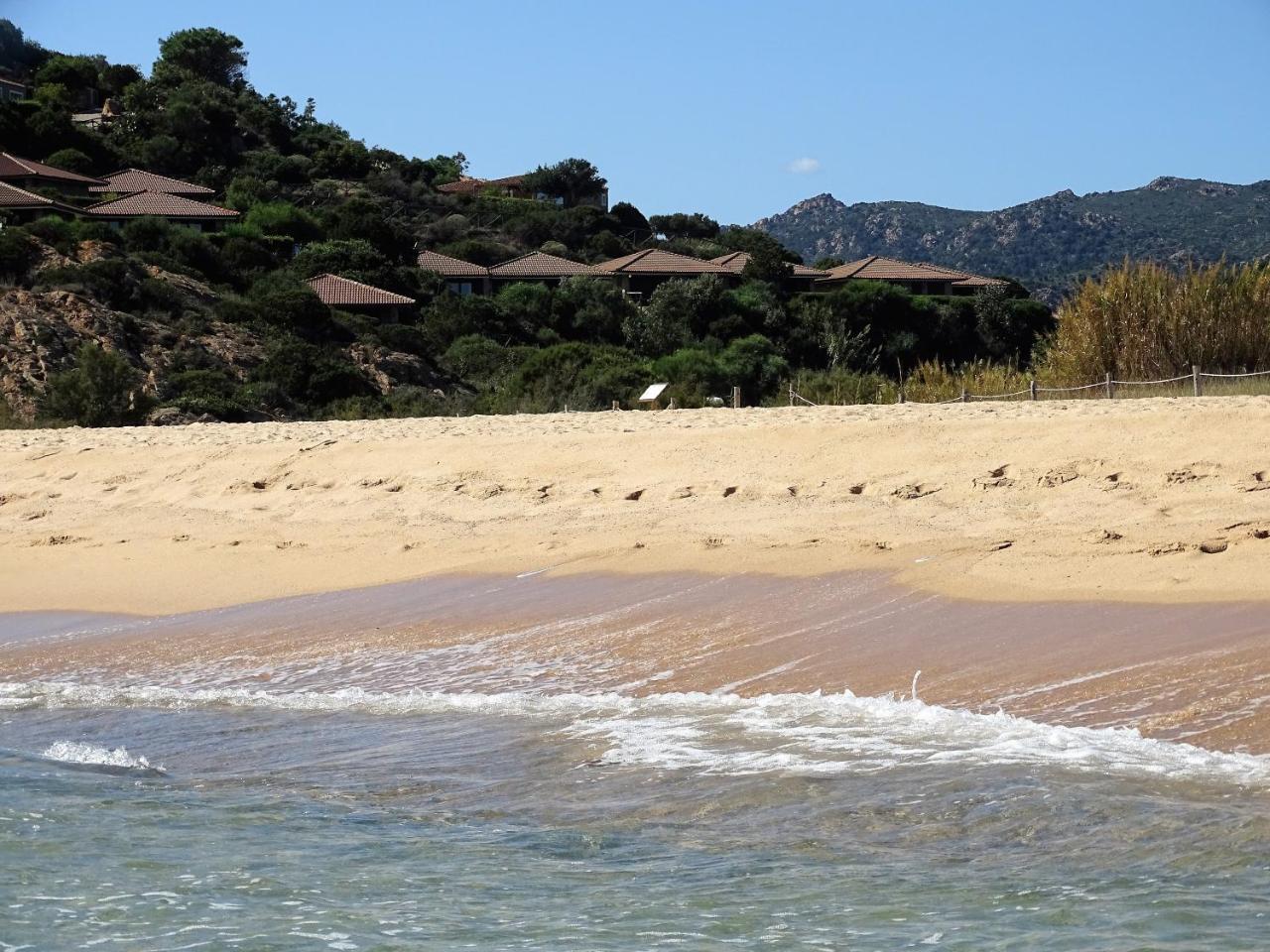 Case Sul Mare Residenze Di Bes Chia Exterior photo